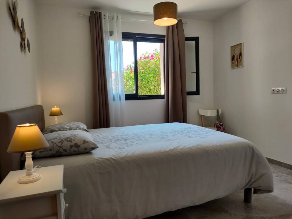 Chambre lit 160x200 avec placard