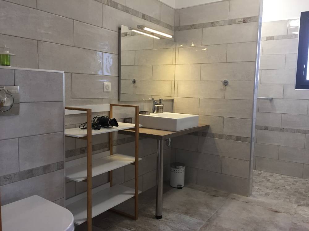Salle d'eau avec WC
