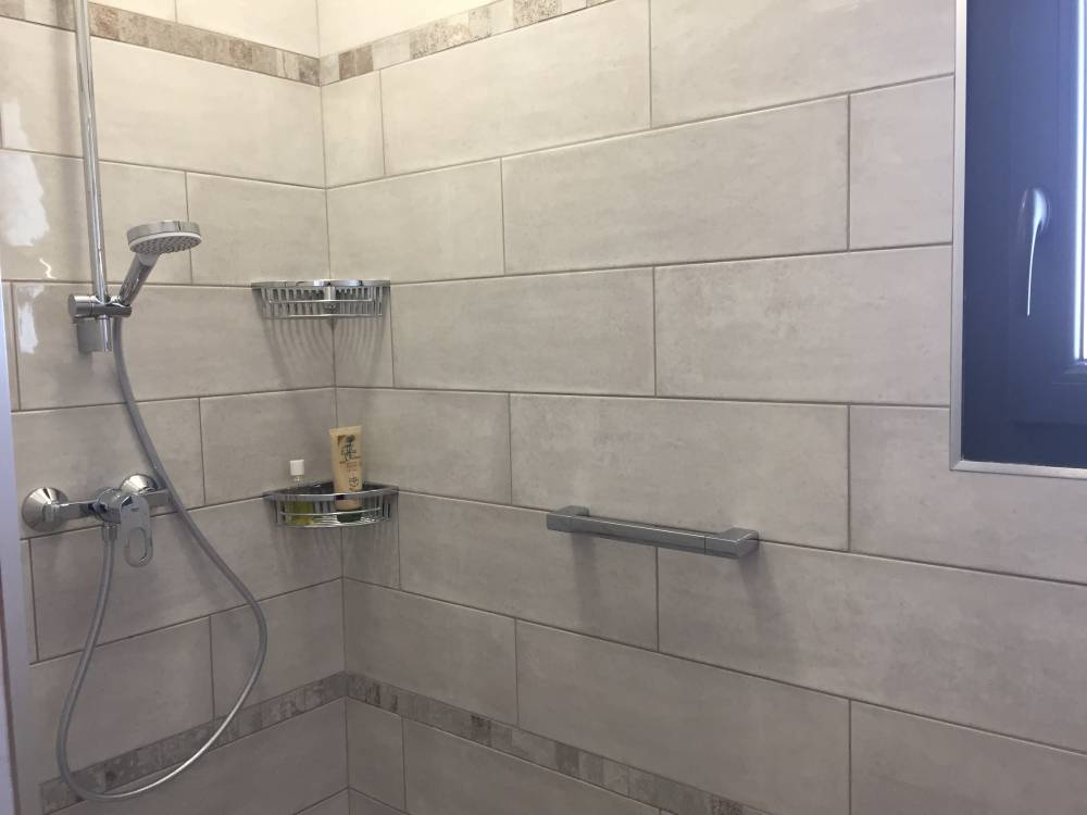 Grande douche à l'italienne